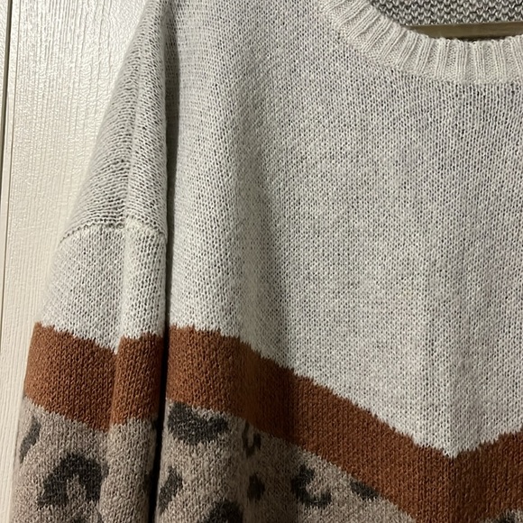 Easel Tan Leopard Print Sweater Size Large - Picture 3 of 9